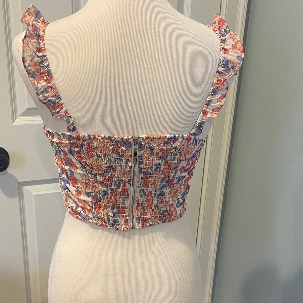 Floral Print Ruffle Crop Top - Picture 5 of 10